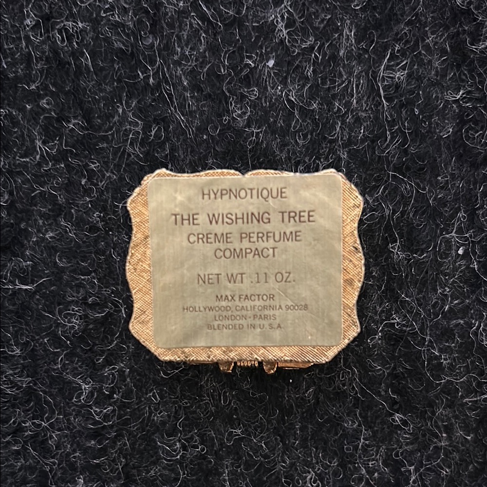 VINTAGE Max Factor, The Wishing Tree, compact. Gold and Blue Cameo - Picture 2 of 4